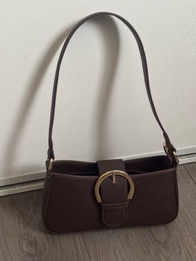 Brown Woman's Shoulder Bag with Gold Buckle